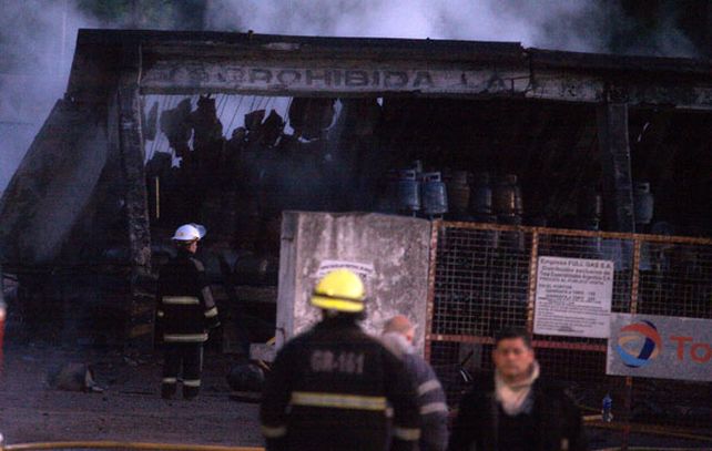 Explotó y se incendió un depósito de garrafas en General Rodríguez