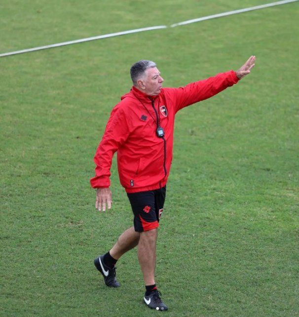 El preparador físico de Newells expresó que en la pretemporada buscará mejorar la resistencia
