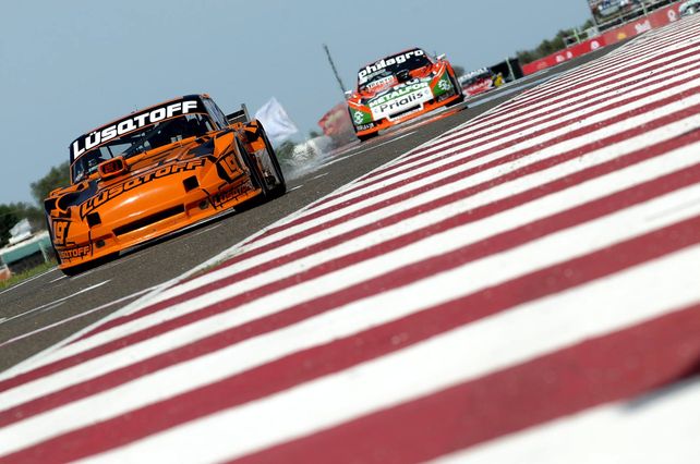 Arriba los orientales. El subcampeón Lambiris logró su tercera pole en el TC, logrando los primeros dos puntos en Viedma.