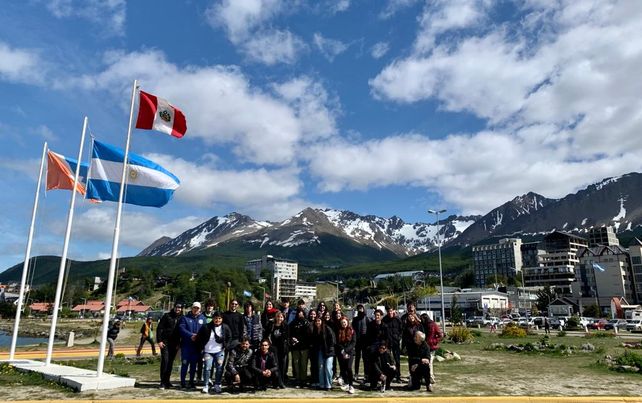 El grupo de chicos que integran el coro en Ushuaia.