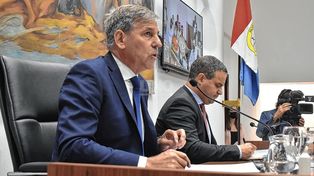 El intendente Emilio Jatón durante su discurso de inicio de sesiones del Concejo Municipal