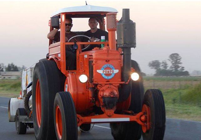 Motivo. El tractor fue detenido por Gendarmería por circular a velocidad por debajo del mínimo permitido.