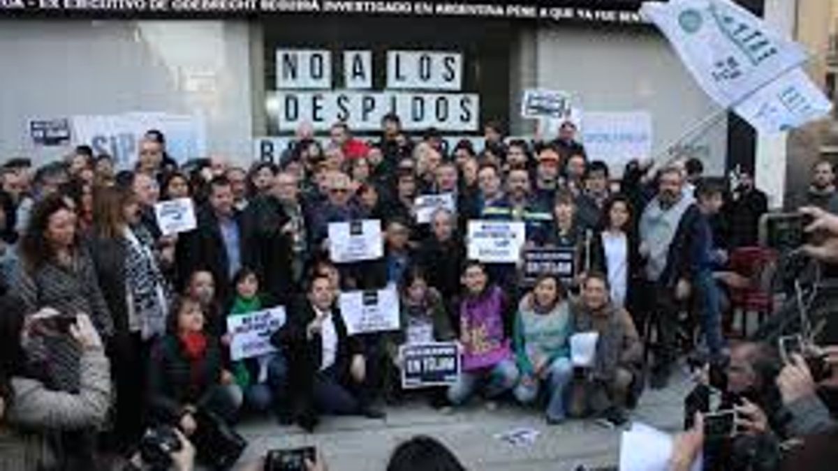 La Justicia reincorpora a 110 de los 357 empleados cesanteados en Télam
