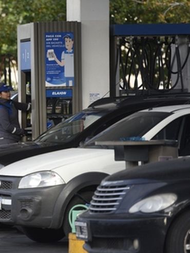 Se van de Rosario 13.500 millones de pesos al mes por el impuesto a los combustibles