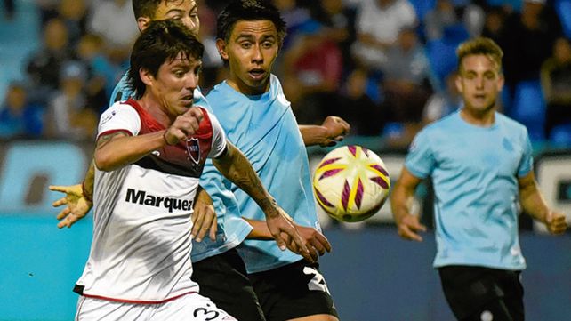 Ojos bien abiertos. Mauro Formica ingresó en el complemento ante Belgrano.