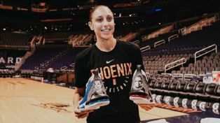 La mejor basquetbolista de la WNBA honra a Evita