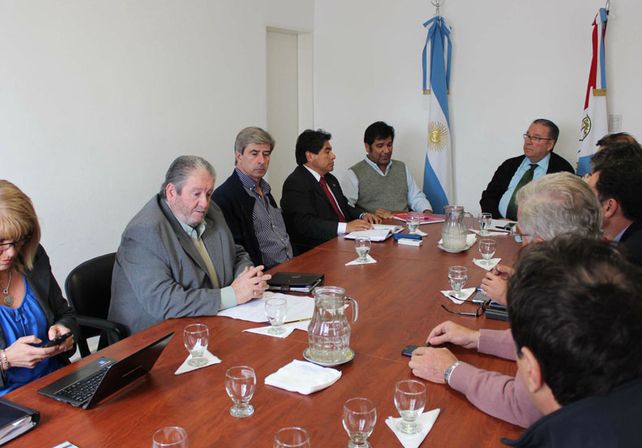 Emergencia Hídrica: realizan obras de limpieza de canales y mantenimiento de bombas