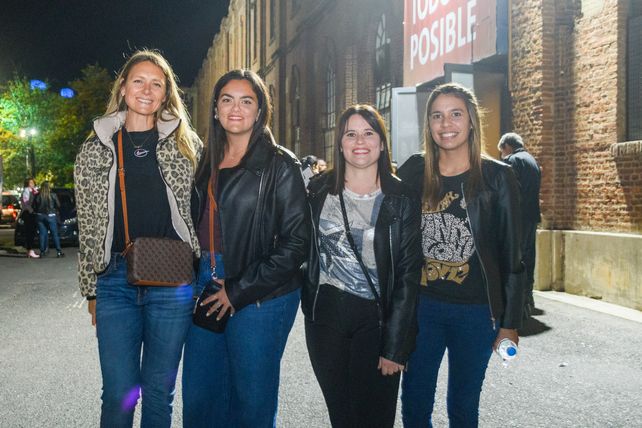 Daniela kler, Carolina Bitz y Silvana y Lucía Ponti.