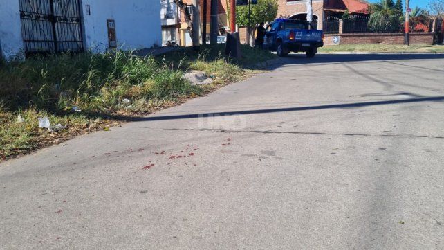 Balearon a un joven en barrio Centenario. Estaría relacionado con la interna de la barra de Colón.