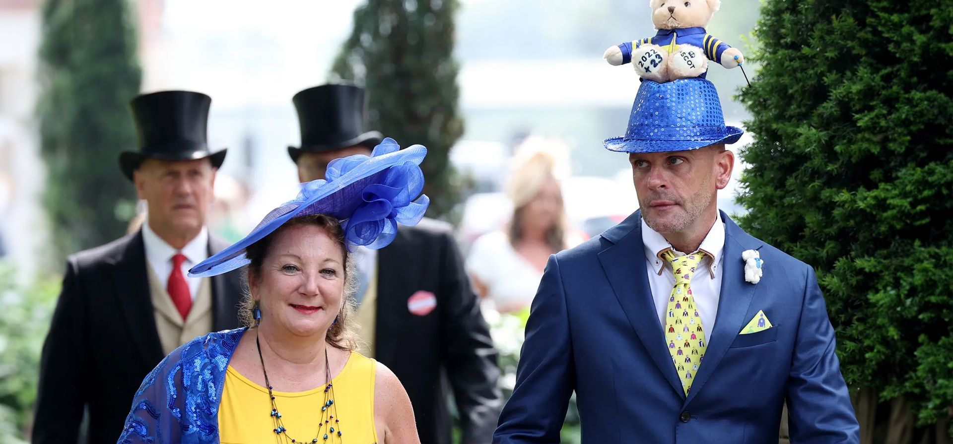 Ascot, Reino Unido. Los asistentes a la carrera llegan para la salida de Royal Ascot. Fotografía: Toby Melville/Reuters Ascot, Reino Unido. Los asistentes a la carrera llegan para la salida de Royal Ascot. Fotografía: Toby Melville/Reuters