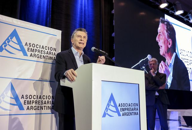 Macri reveló que habrá que convivir con un tipo de cambio flotante