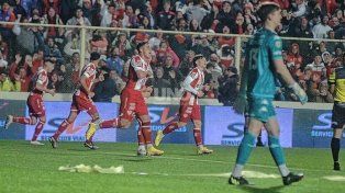 Unión se repuso de un mal inicio con personalidad y rescató un valioso punto ante Racing en su estreno en la Copa de la Liga