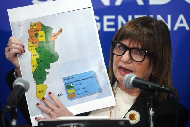Patricia Bullrich defendió el proyecto oficialista en una conferencia de prensa en el Senado.