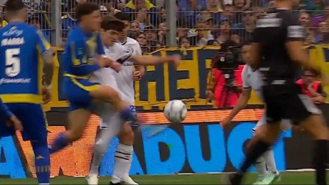 La imagen corresponde al momento exacto de la falta a Ignacio Ovando
