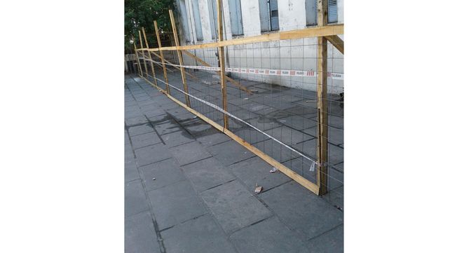 Restricción. El vallado en el patio lindero al jardín de infantes.&nbsp;