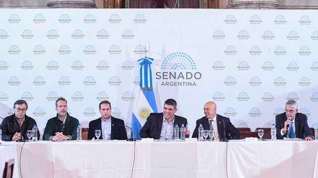 Con muchas críticas al RIGI y mucha insistencia en torno a la reforma laboral