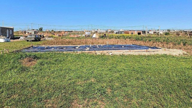 Denuncia a una constructora de Paraná: entregó su auto y la casa quedó inconclusa.