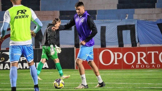 En Colón esperan la habilitación para presentar a Cristian García.