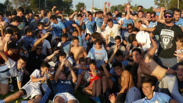 El Albiceleste festejó otro triunfo en el Regional y está cerca de llegar a Primera.&nbsp;