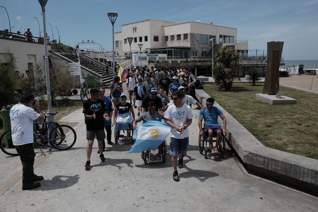 Las 18 fotos del primer Campeonato Sudamericano de surf adaptado