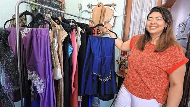 La diseñadora Romina Roda en su atelier de alta costura.