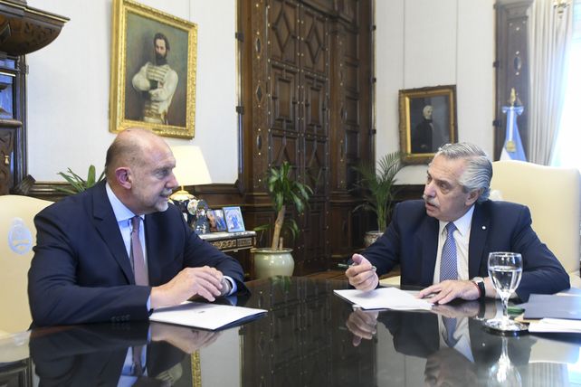 El presidente Alberto Fernández y el gobernador Omar Perotti se reunieron este lunes en Casa Rosada para analizar medidas para enfrentar la crisis de seguridad en Rosario.&nbsp;