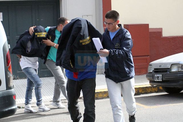 Familia. Tres de los cuatro acusados son hermanos de Los Monitos Aguilar. Los asesinos dispararon desde el frente de la vivienda