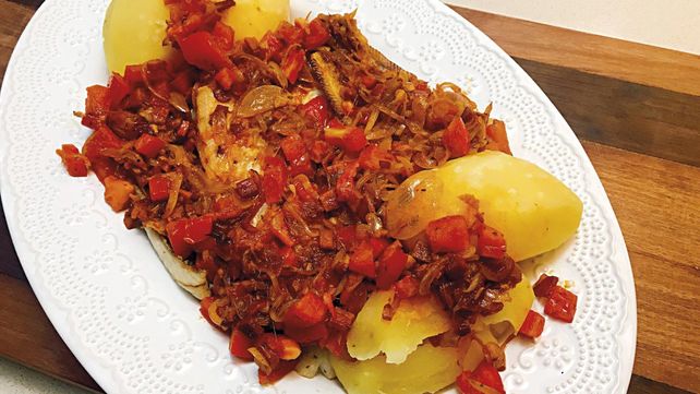 Receta: pescado con sofritos de ajos y jamón
