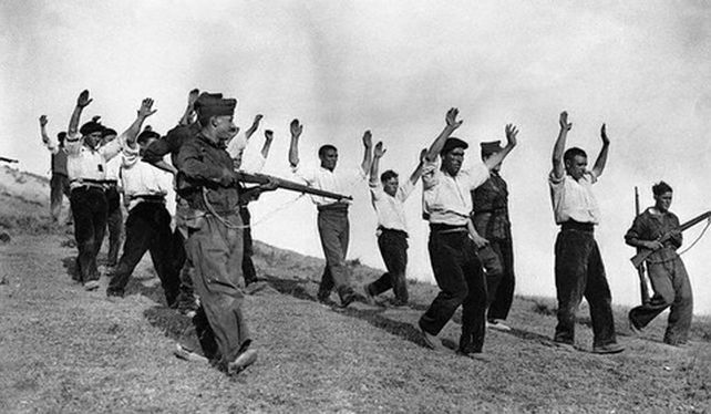 guerra civil española. Los crímenes del franquismo comenzaron a ser investigados por la Justicia argentina.