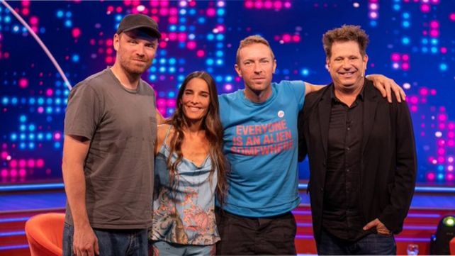 Los Coldplay Chris Martin y el baterista Jonny Buckland junto a Juanita Viale y Bebe Contepomi en El Trece.&nbsp;