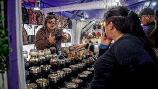 Paraná Lee: 180 emprendedores, artesanos y gastronómicos participan de la Feria del Libertador