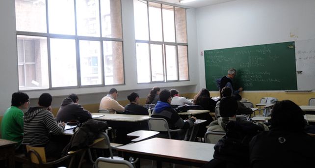 Becas con 15 mil pesos a estudiantes del nivel superior