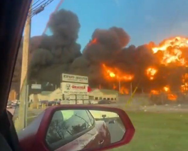Al menos 3 muertos y 11 heridos en un accidente de un avión de carga en Kentucky