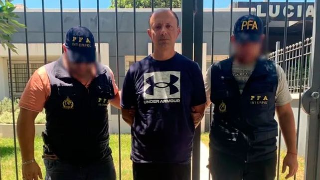 Dirisio fue arrestado en la ciudad de Córdoba por la Policía Federal y la Interpol acusado de traficar 43 mil pistolas y fusiles que terminaban en manos del crimen organizado de Brasil.