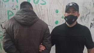 El hombre estaba en el súper con su hija comprando