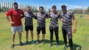 Héctor Rodríguez Peña (derecha), ayudante de Saralegui en Colón, también desea poder continuar ligado al club en 2023.