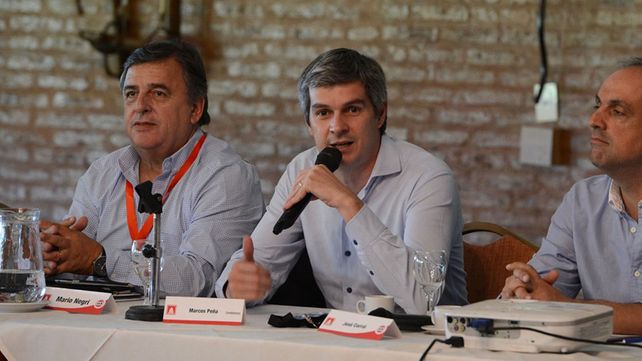 Molestos. El radical Negri y el macrista Peña no ocultaron su fastidio con los senadores del FPV.&nbsp;
