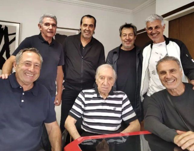 Como en el 86: Bilardo posó con seis de sus campeones del mundo