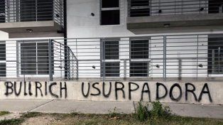 Patricia Bullrich entregó viviendas de Procrear que ya tenían adjudicatarios, a miembros de las fuerzas federales, “que pagan fortunas por un alquiler”.