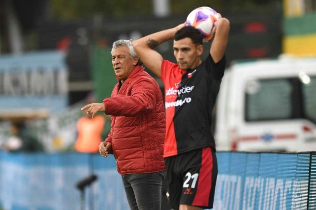 El dilema del tercer volante que continúa en Colón