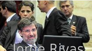 Rivas, que qued&oacute; tetrapl&eacute;jico, se comunica por medio de un software especial