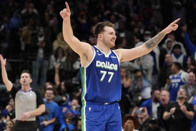 Noche mágica para el esloveno Luka Doncic en el triunfo de Dallas