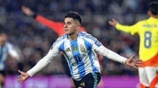 En España afirman que Atlético de Madrid recibió una oferta importante por Thiago Almada.