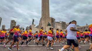 El maratón Copa Santa Fe tuvo largada y llegada frente al Monumento a la Bandera.
