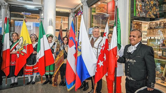 Se desarrolla la 32º Feria de las Colectividades en Paraná
