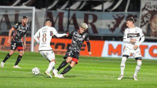 Platense fue claramente perjudicado en el partido ante Barracas Central.