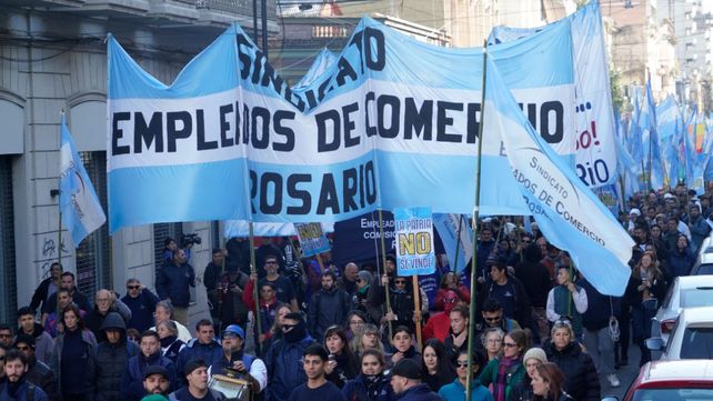 Conflictos. El paro nacional del jueves fue acompañado en Rosario por distintas movilizaciones.