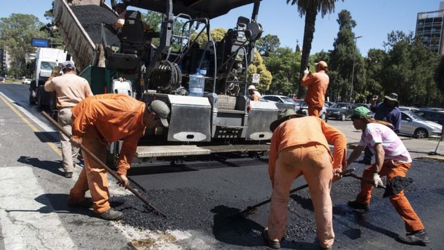 Trabajos de bacheo. El municipio quiere recaudar recursos a través del expendio de combustible.&nbsp;