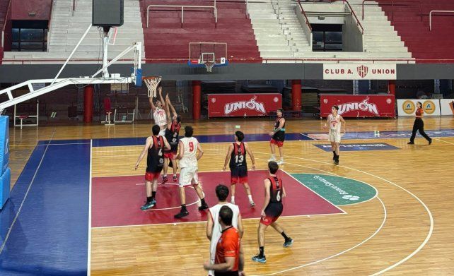 Unión B, a paso arrollador ante CUST B en el Malvicino