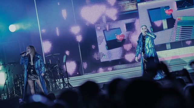 Miranda! convirtió a todo el Metropolitano en huéspedes de su hotel, con una propuesta estética que atravesó todo el show.